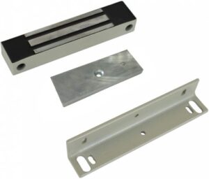 Купить Замок электромагнитный AccordTec ML-180K с уголком (белый) влагозащищенный IP67, сила удержания 180 кг, 12 В DC, 0,4 A, IP67 - X-956872 из реестра по лучшей цене