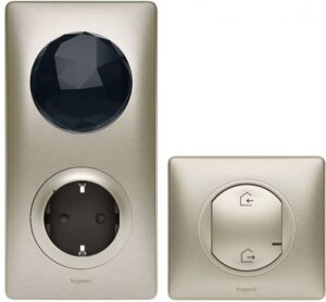 Купить Комплект Legrand 64827 умных устройств Celiane, шлюз WiFi/розетка 2К+З 16А 230Вбеспроводной выключатель "Я дома/Я вне дома",титан - X-953913 из реестра по лучшей цене