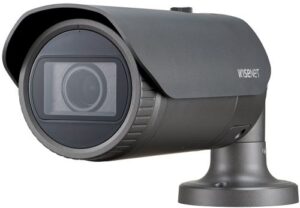 Купить Видеокамера IP Wisenet QNO-8080R 5МП уличная цилиндрическая с функцией день-ночь (эл.мех. ИК фильтр) и ИК подсветкой до 30 м.; встроенный моторизованн - X-849253 из реестра по лучшей цене