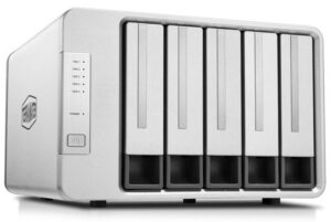 Купить Система хранения данных TerraMaster D5-300 DAS tower/2xHDDs RAID0,1,10,5,JBOD/up to 5 SATA(3,5' or 2,5')/1xUSB3.1 Type-C gen1/1xPS/1YW (следы намокания.) - 4D-15111542 из реестра по лучшей цене