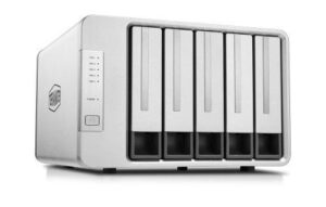 Купить Система хранения данных TerraMaster D5-300C DAS tower/ 2xHDDs RAID0,1,SD+3HDDs SD only/up to 5 HS SATA(3,5' or 2,5')/1xUSB3.1 Type-C gen1/1xPS/1YW (незначительное повреждение коробки) - 4D-15111543 из реестра по лучшей цене