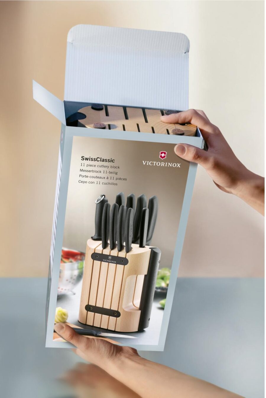 Набор ножей кухон. Victorinox Swiss Classic 6.7153.11 компл.:11предм. с подставкой черный подар.коробка — изображение 4