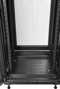 Купить Шкаф коммутационный Lanmaster (TWT-CBB-42U-6X8-P1) напольный 42U 600x800мм пер.дв.перфор. задн.дв.перфор.2-хст. 2 бок.пан. 800кг черный 726мм 92кг 2055мм IP20 металл - 4D-13450672 из реестра по лучшей цене