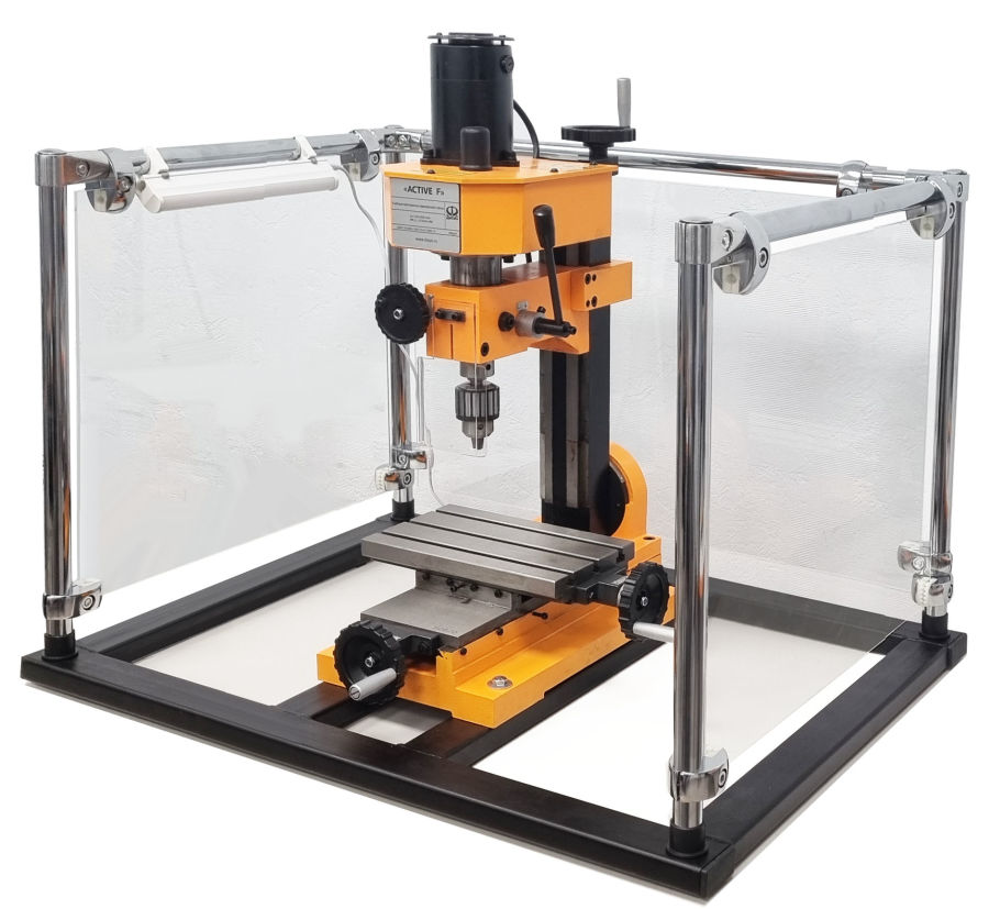 Учебный вертикально фрезерный станок ACTIVE F, оснащенный щитком-экраном из оргстекла