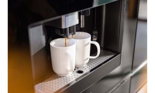 Встраиваемая кофемашина Franke FMY 45 CM BK/ Best, встраиваемая кофемашина, сенсорное управления, светодиодная подсветка зоны подачи кофе, LCD-дисплей на русском языке, 6 вариантов кофе, 5 уровней крепости напистка, возможность приготовления двух чашек од — изображение 3